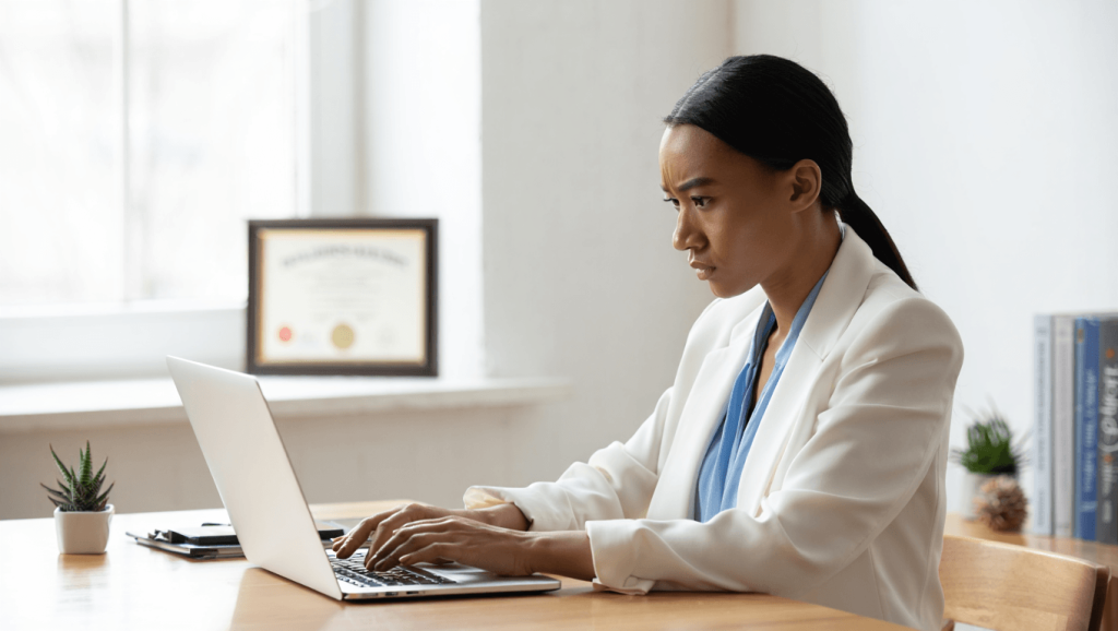 How To Write Client-Winning LinkedIn Posts Effortlessly Without Using AI